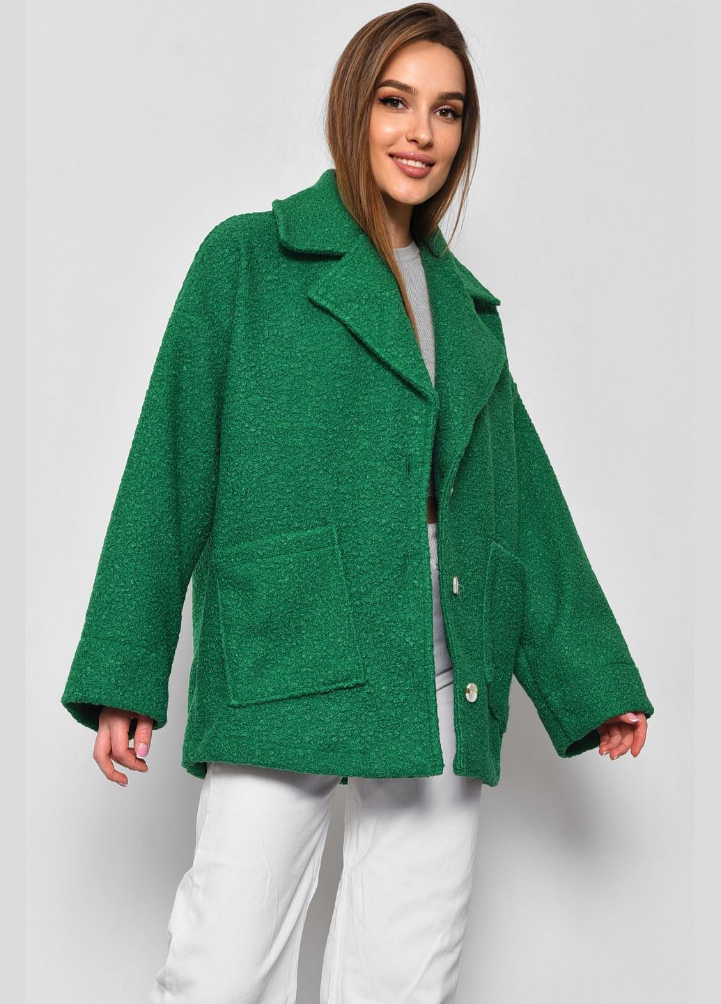 Зеленое демисезонное Пальто женское полубатальное укороченное зеленого цвета Let's Shop