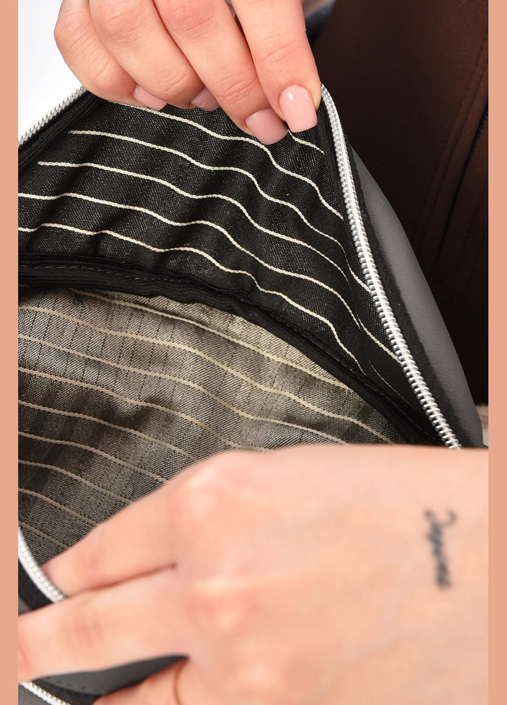 Бананка жіноча сірого кольору Let's Shop (335007394)