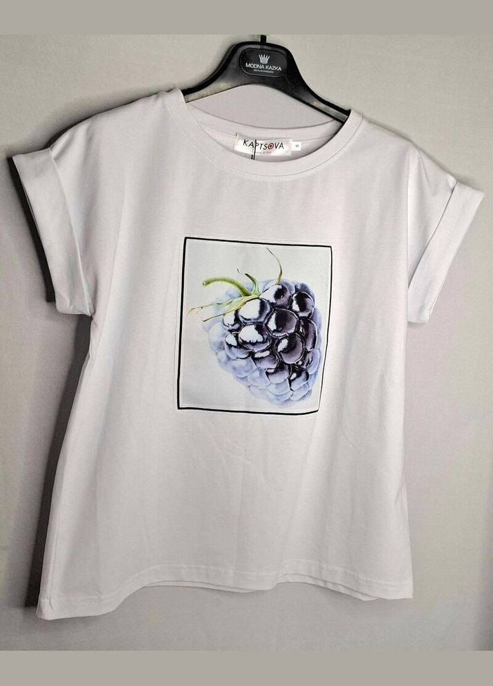 Футболка біла з принтом ожини MKKS280126-1 Modna KAZKA - (338622698)