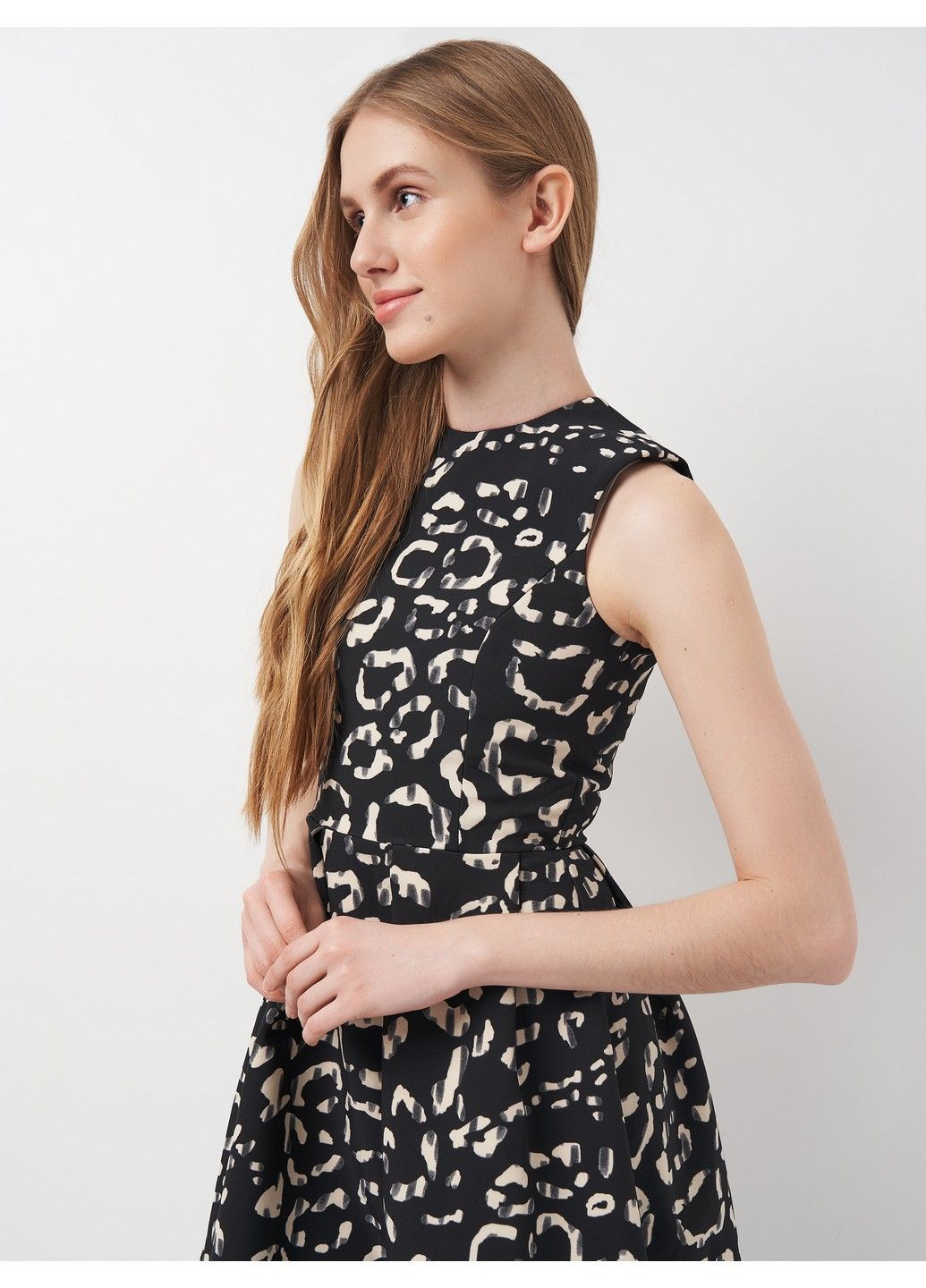 Чорна коктейльна сукня H&M з малюнком