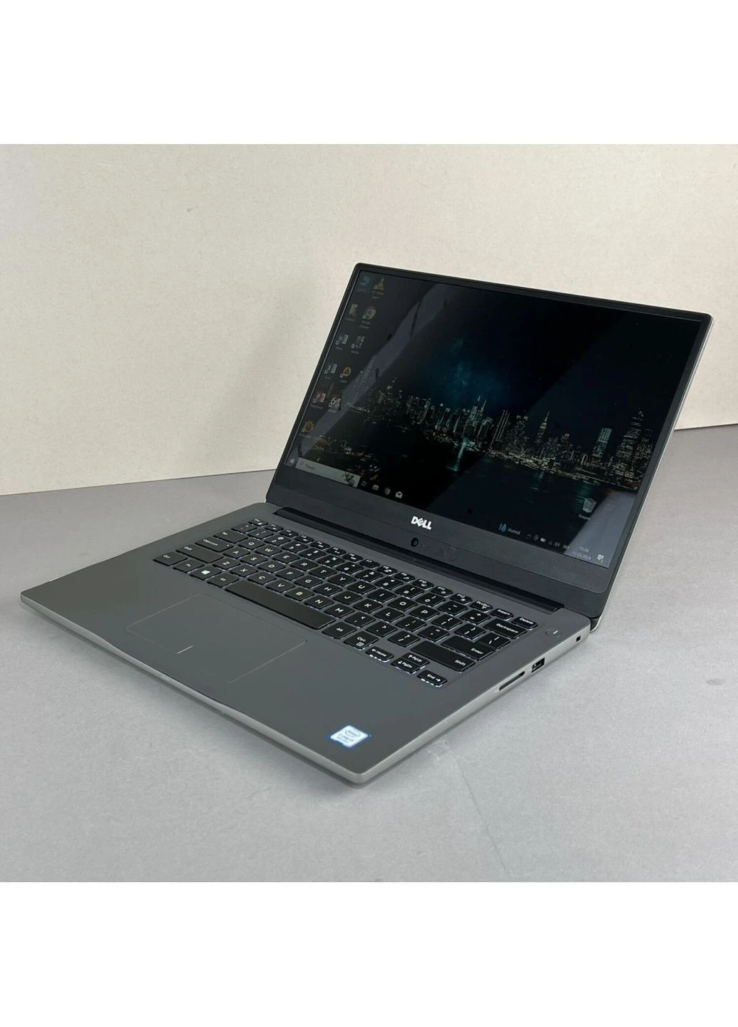 Ноутбук Б-клас Inspiron 14 7472 / 14" (1920x1080) TN / Intel Core i7-8550U (4 (8) ядра по 1.8 - 4.0 GHz) / 16 GB DDR4 / 256 GB Dell (398130108)
