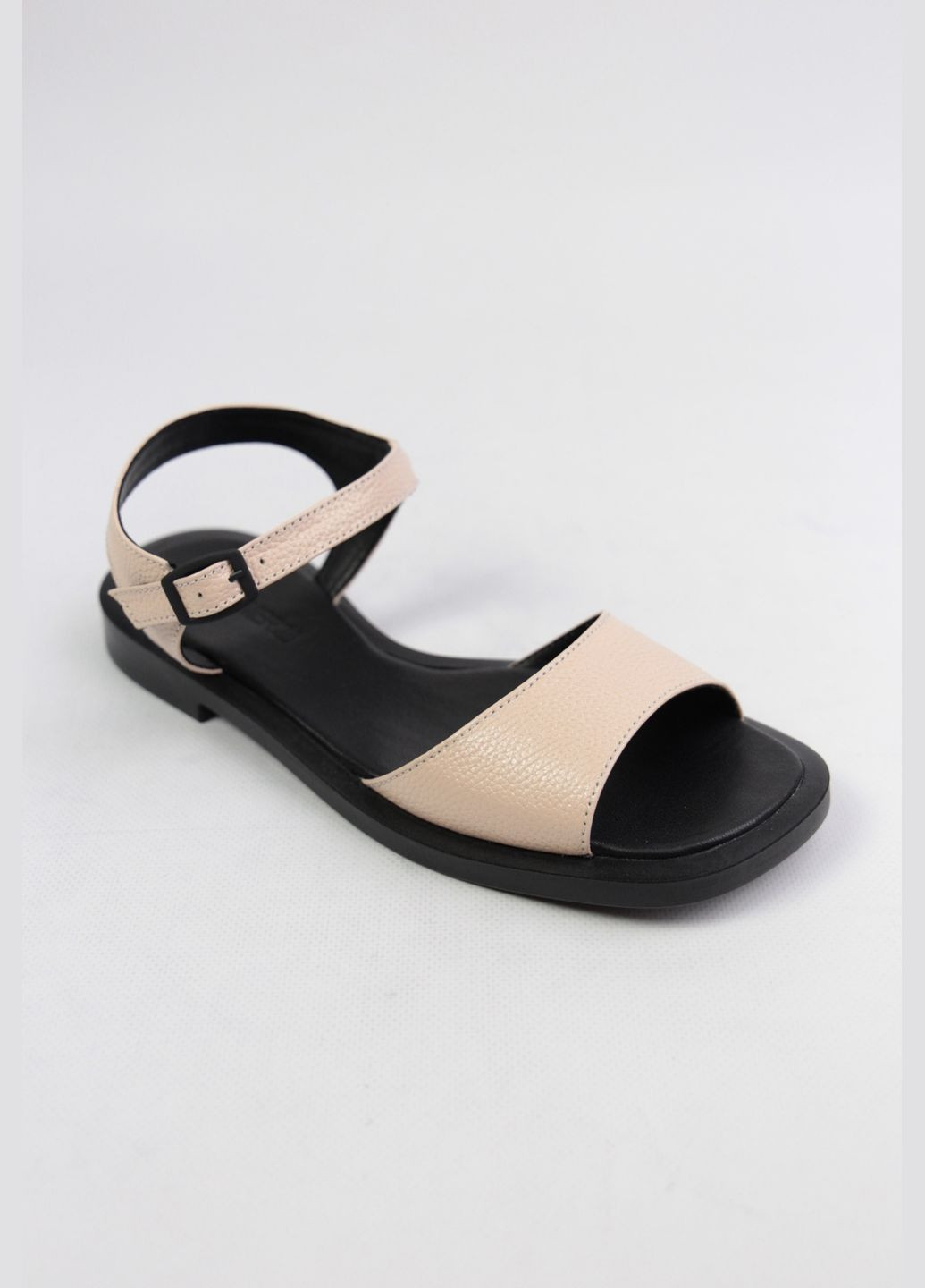 Бежевые босоножки Benito без застежки