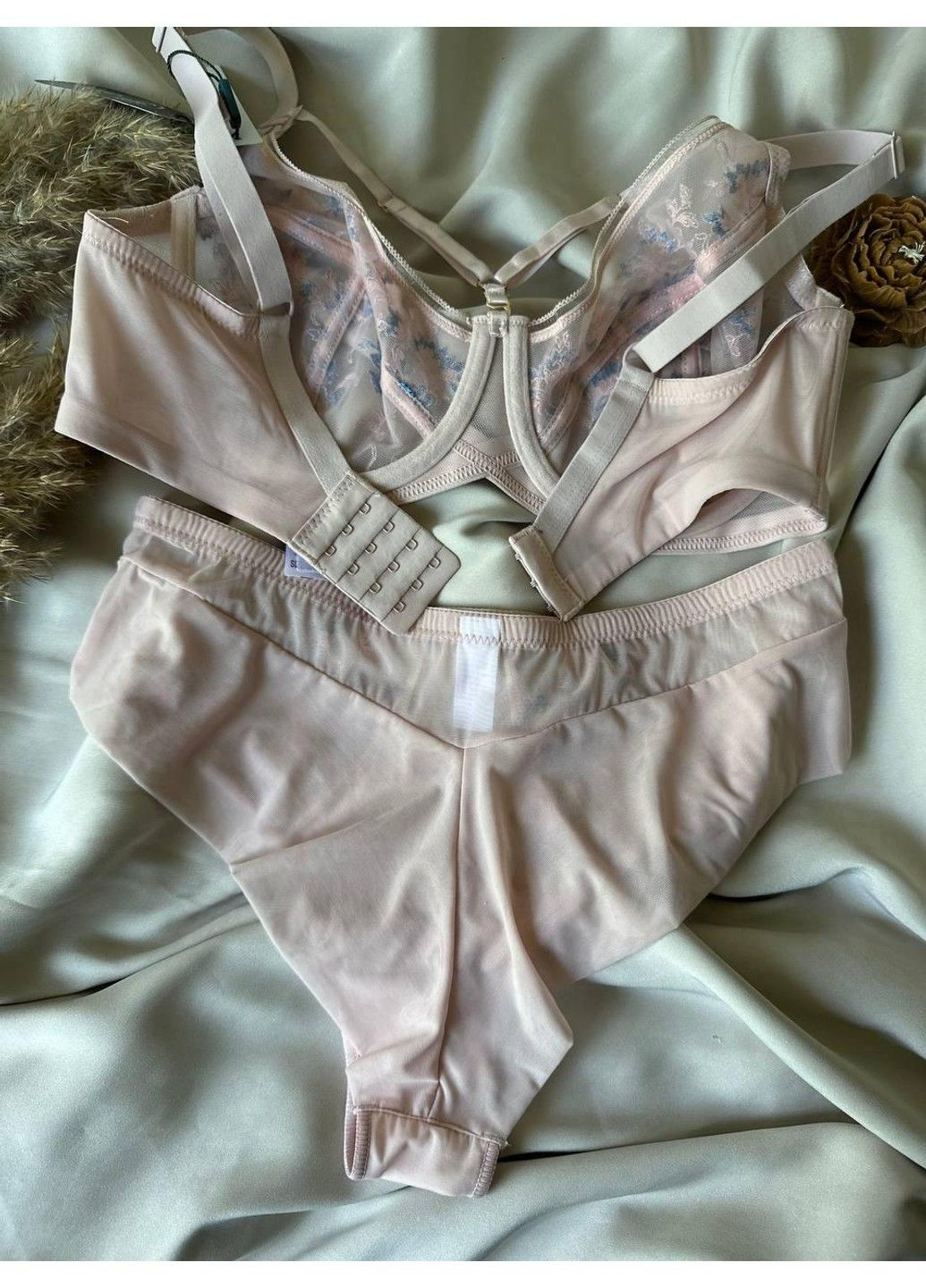 Пудровый комплект бюстгальтер + трусики бразилианы 383 пудровый CHLX