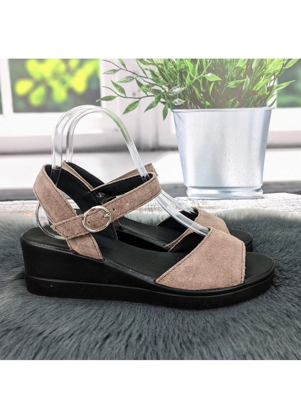 Светло-коричневые босоножки женские кофейного цвета замшевые на платформе Ailinda с ремешком