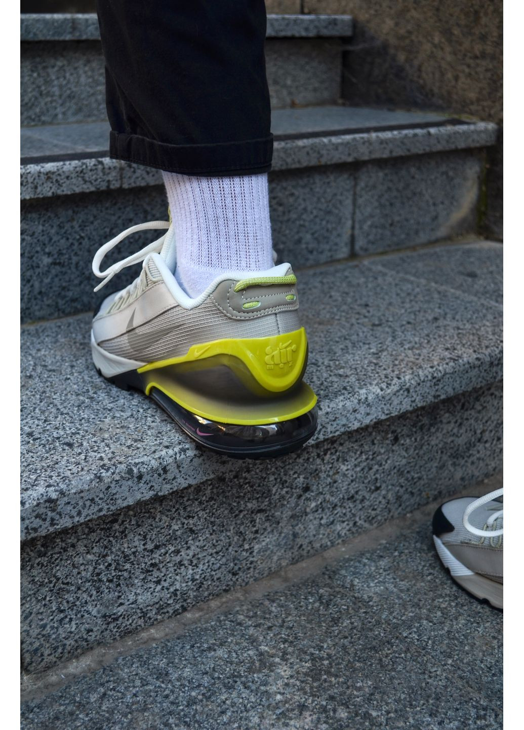 Цветные демисезонные кроссовки мужские nike air max pulse roam найк аир макс тн плюс No Brand