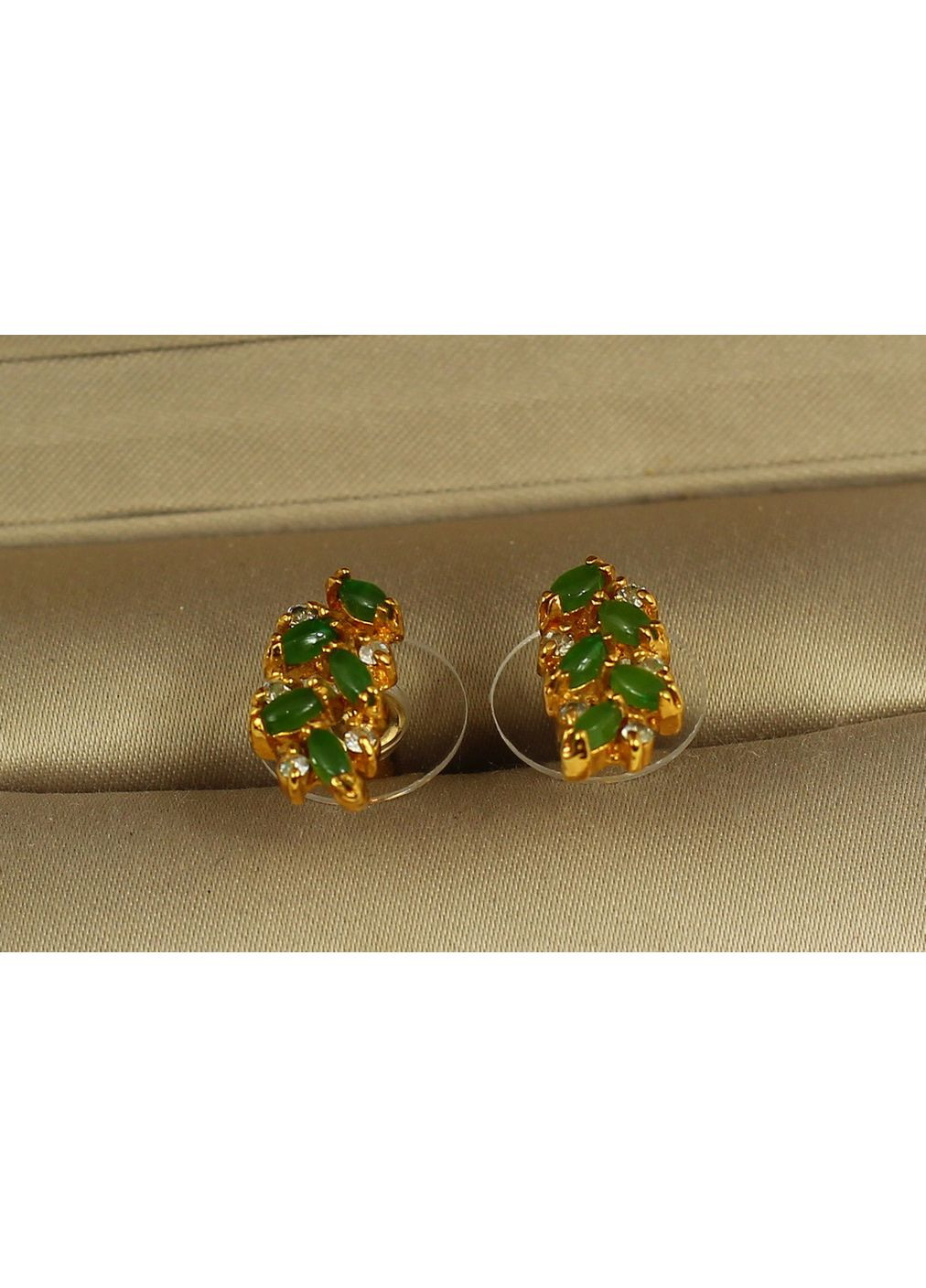 Сережки гвоздики стежка з натуральним нефритом 15 мм золотисті No Brand (369667419)