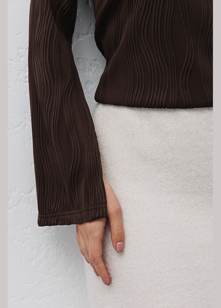Плиссированная женская кофта темно-шоколадная с разрезами на рукавах Arjen (289787661)