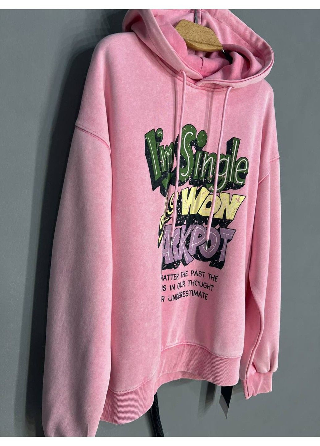 Рожевий худі жіночий a-n 25040 подовжений оверсайз з капюшоном варений тай дай кольоровий напис попереду one size (316806733)