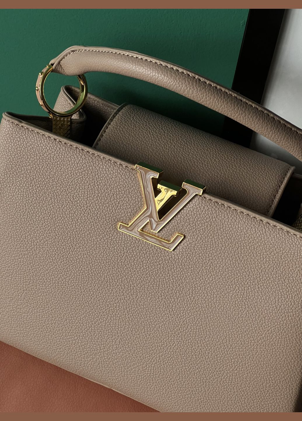 ЛУЇ ВІТОН CAPUCINES жіноча сумочка (бежевий колір) No Brand (322505906)