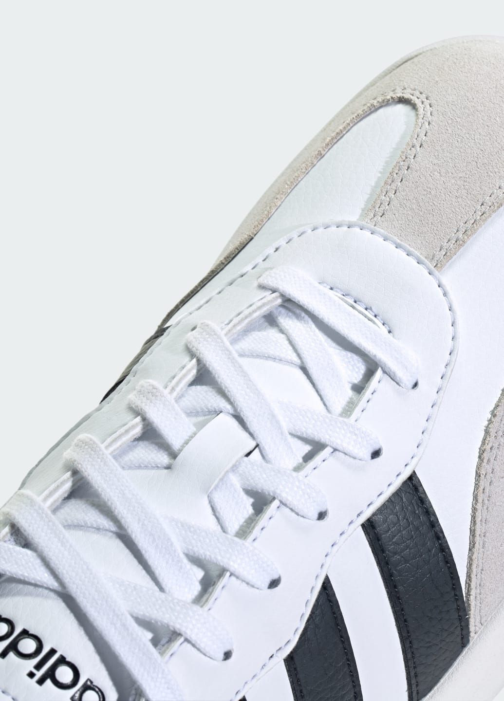 Білі Літні кросівки barreda adidas