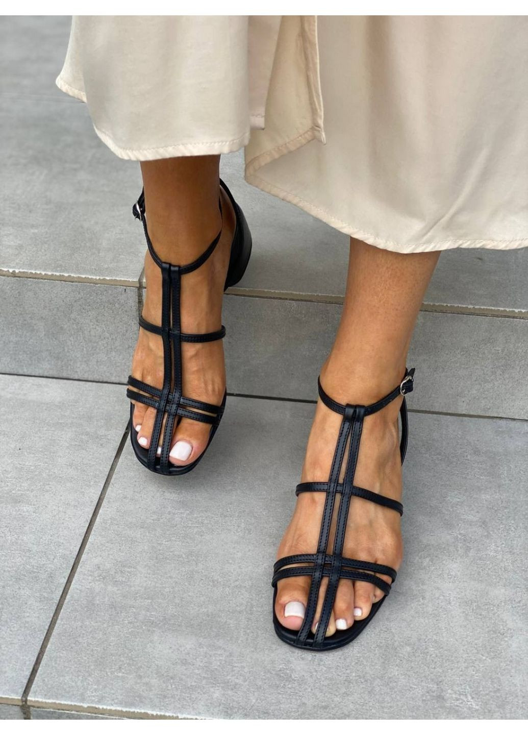 Черные кожаные женские босоножки VZUTIK