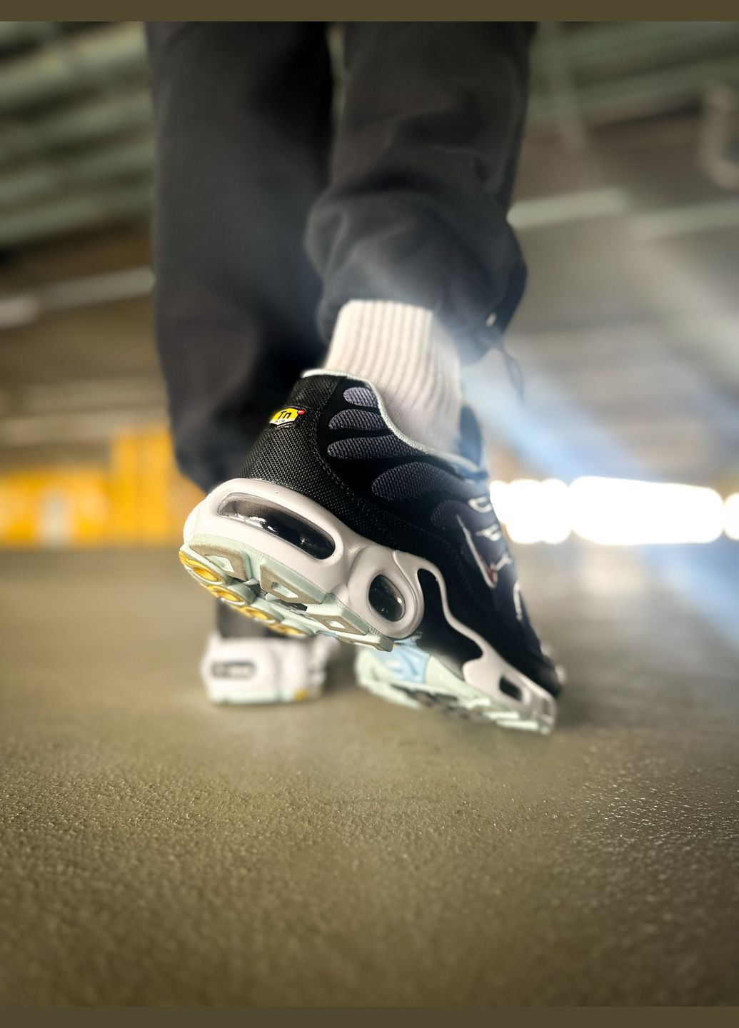 Сірі всесезон кросівки чоловічі nike air max tn plus gray black | nike аір макс тн плюс сірі чорні No Brand