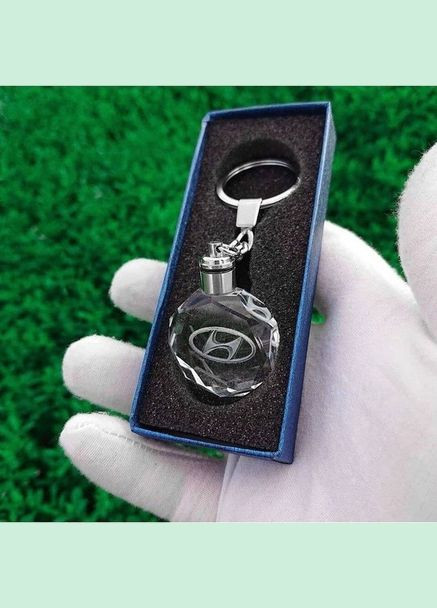 Брелок автомобильный Хюндай с подсветкой (Н051073) GF (332211301)