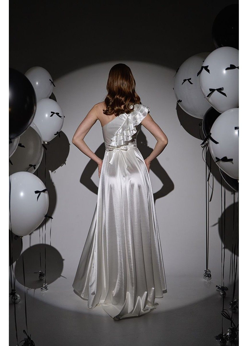 Молочна вечірня сукня асиметрія максі 25004 молочна Tanita-Romario