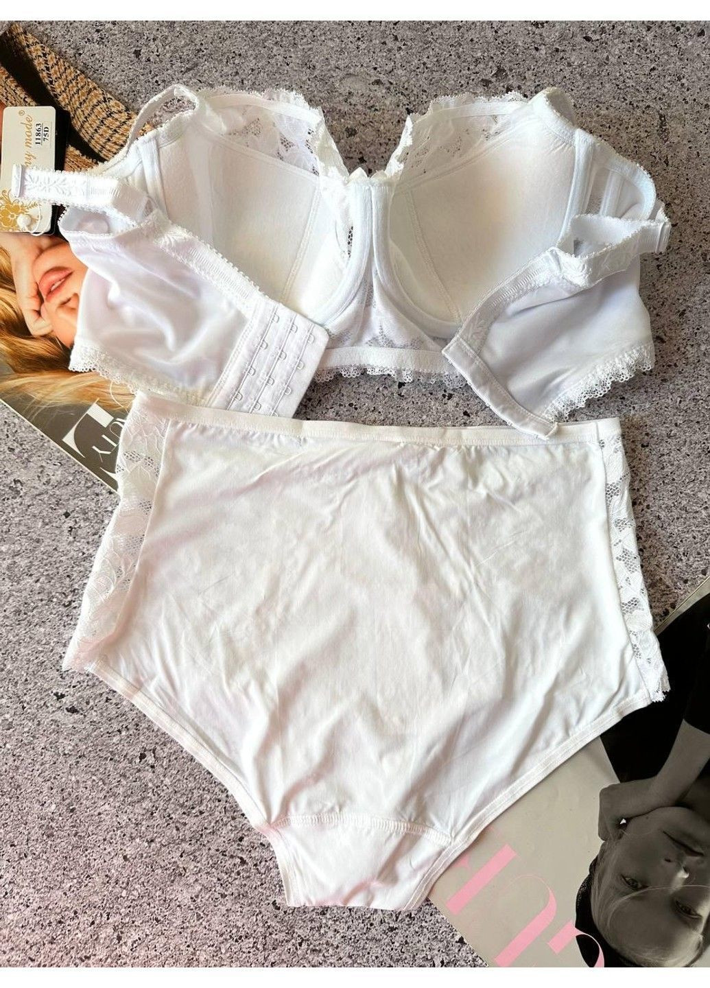 Білий комплект бюстгальтер на кісточках і трусики сліпи білий Lanny Mode