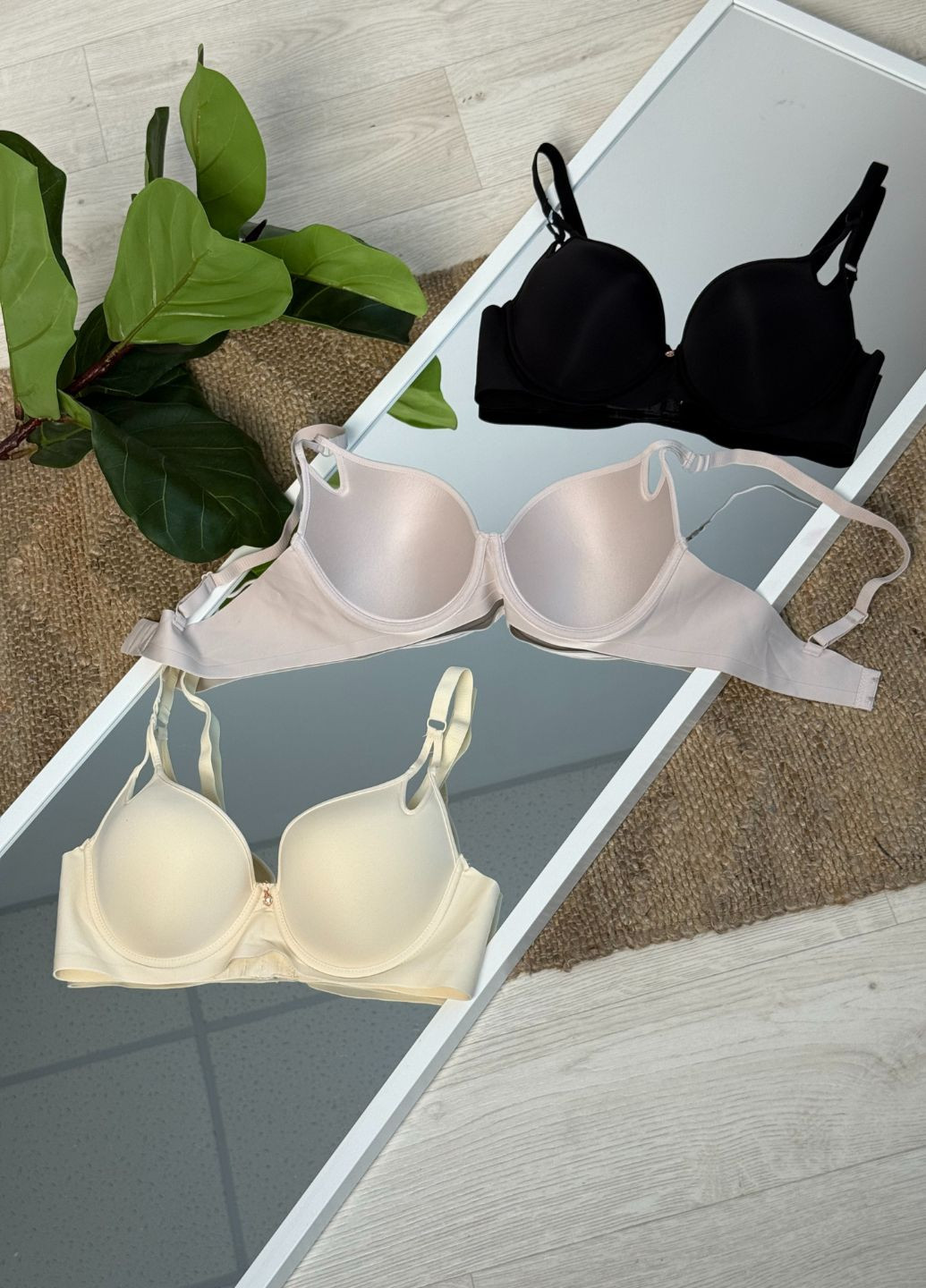 Бежевий гладкий бюстгальтер із формованими чашками із тонкого поролону колекції "гортензія" VIDCHUY