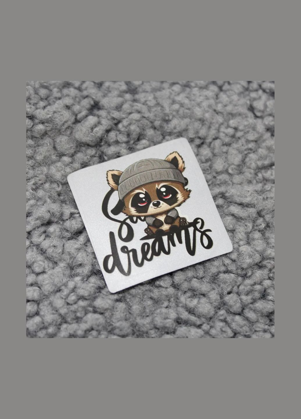 Нашивка светоотражающая "Энот" Dreams серого цвета (370) No Brand (336191387)