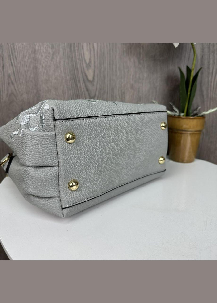 Жіноча міні сумочка з квітами вишивкою, маленька сумка з квіточками та брелоком Сірий No Brand (334730295)