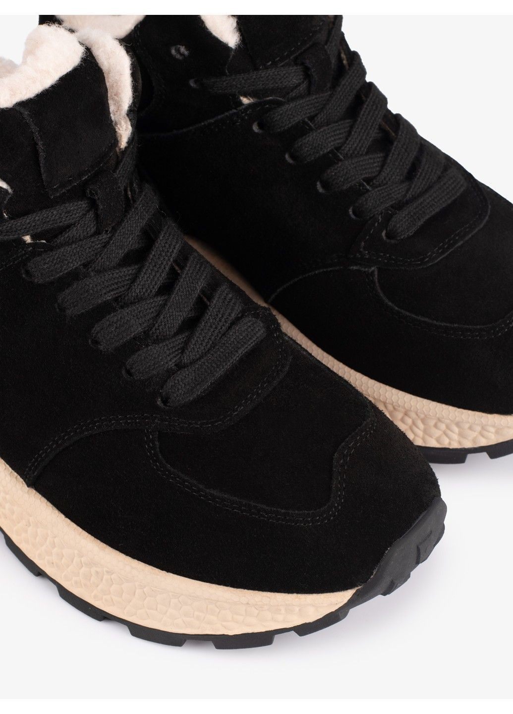 Осенние женские ботинки на низком ходу 1101709 Buts из натуральной замши