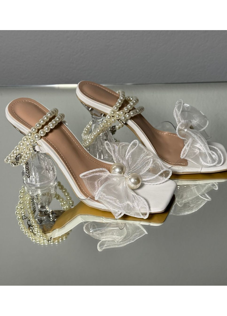 Жіночі босоніжки весільні атласні з перлами та бантами 9,7 см No Brand (351394556)