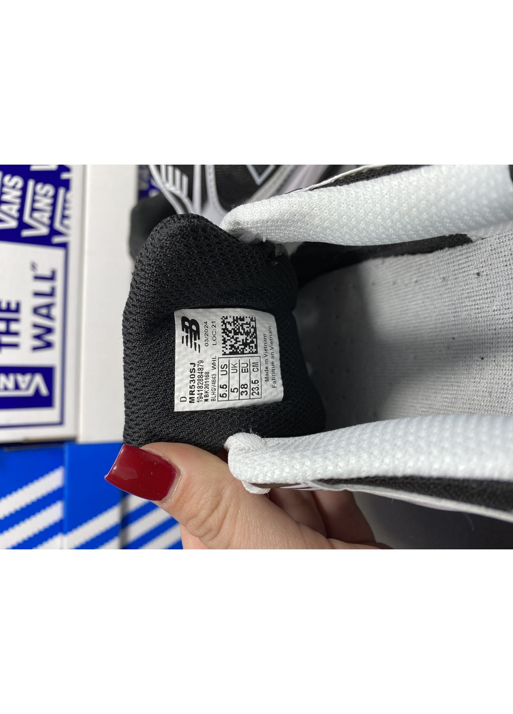 КРОСІВКИ ЖІНОЧІ NEW BALANCE 530 WHITE BLACK НЬЮ БЕЛАНС 530 No Brand чорні демісезони (369388317)