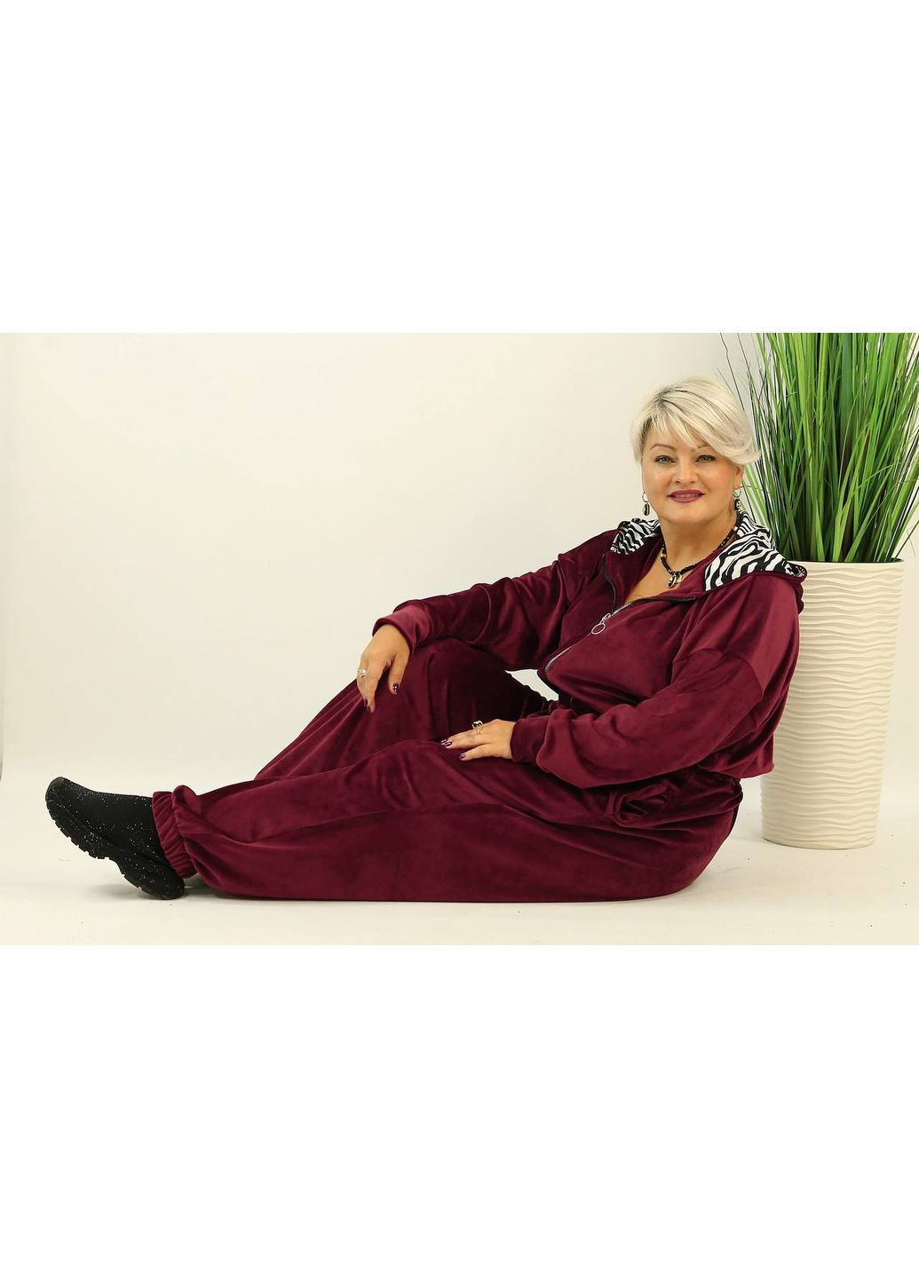 Комбінезон жіночий велюровий Style Point комбінезон-брюки однотонний бордовий повсякденний, кежуал велюр