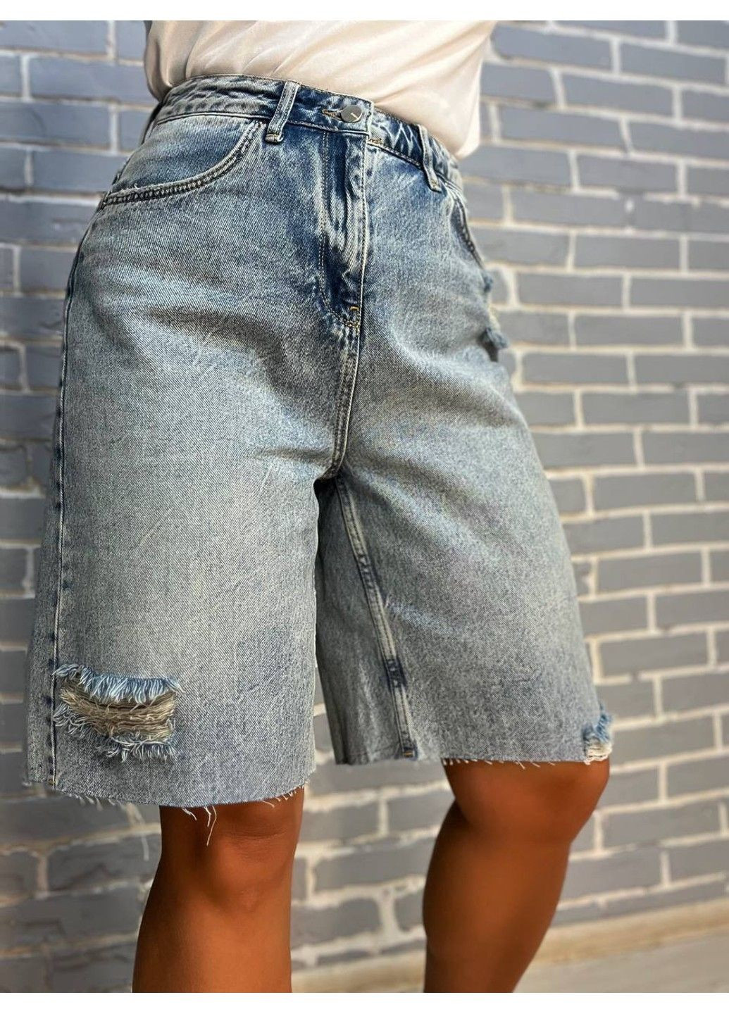 Шорти жіночі джинсові Women Denim 2038-977 бермуди рвані довжина до колін блакитні No Brand (315422455)