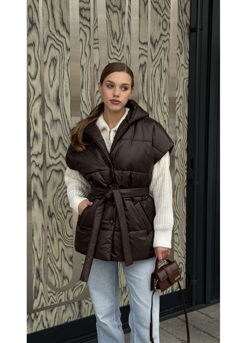 Жилетка стеганая с капюшоном и поясом No Brand (369502135)