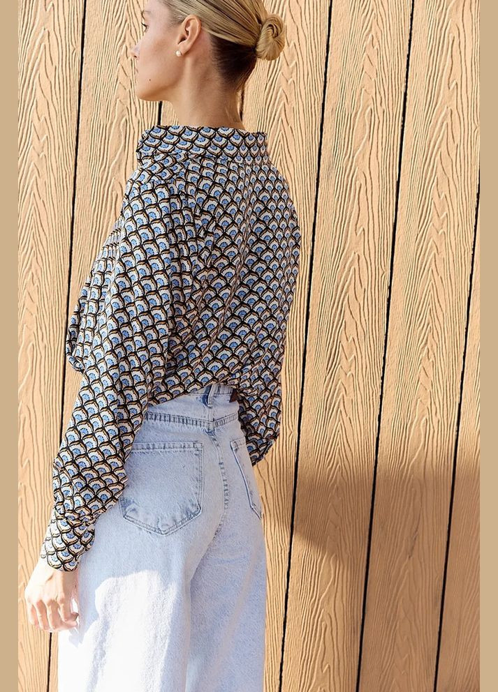 Синяя синяя блуза свободного кроя в абстрактный принт mkaz6721-1 Modna KAZKA