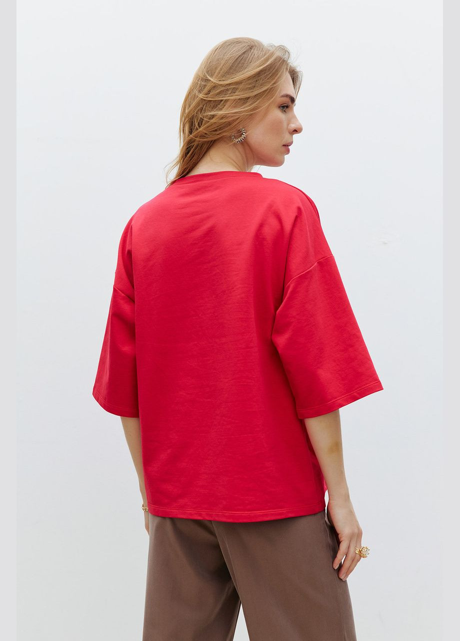 Красная всесезон женская базовая футболка с вышитой надписью красная mkrm4173-2 Modna KAZKA