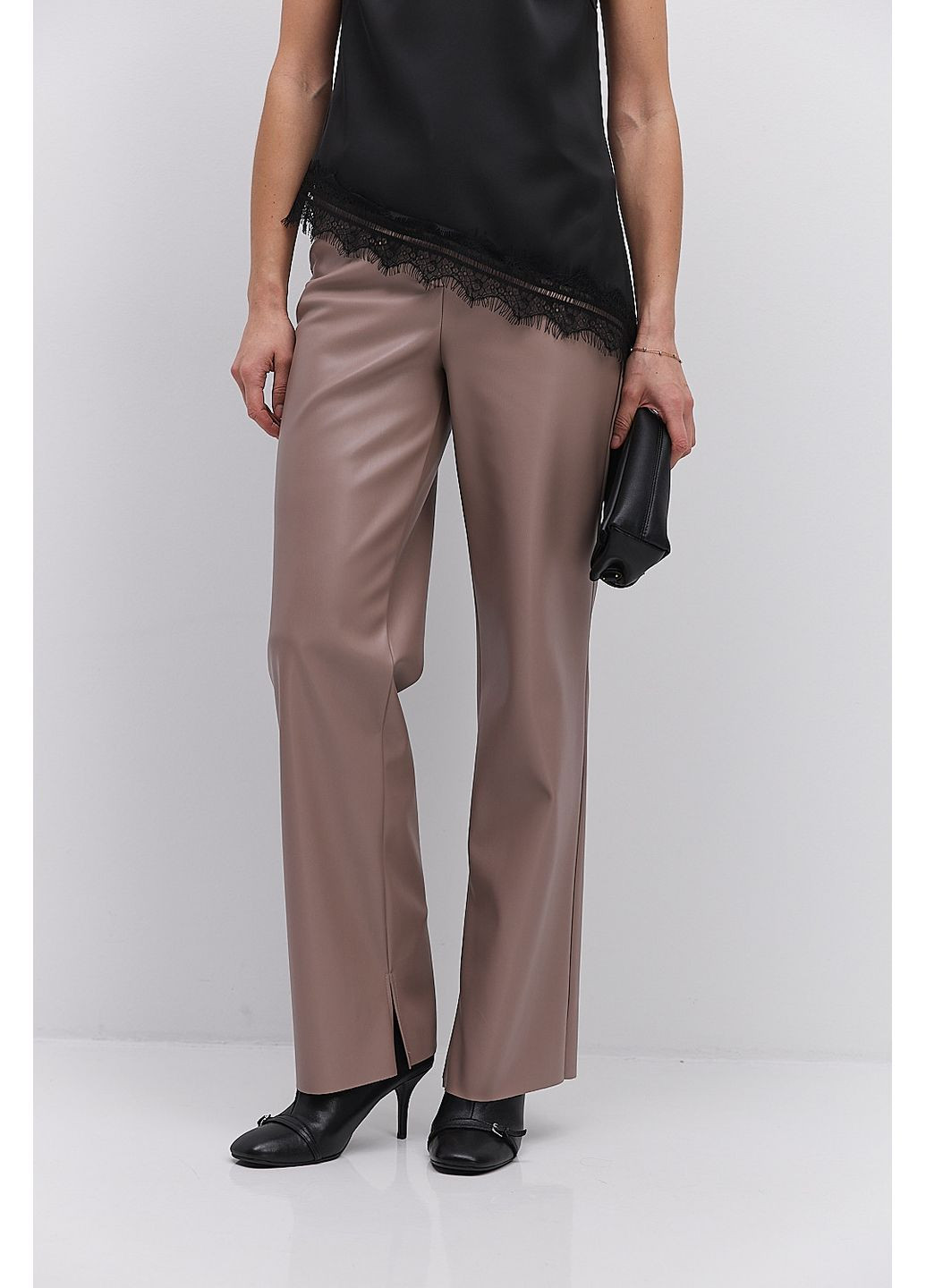 Женские кожаные бежевые брюки с разрезами внизу Arjen (370602276)