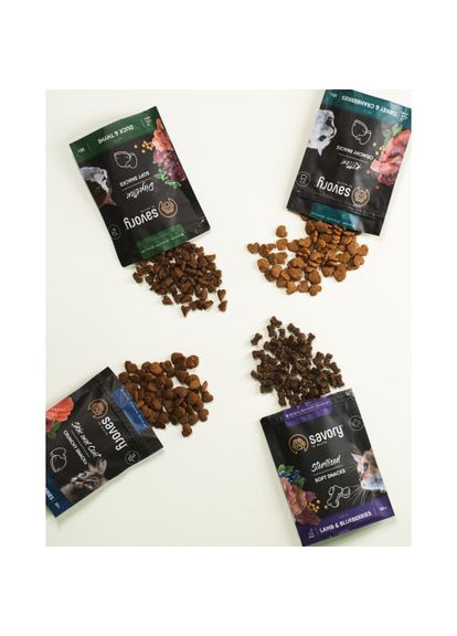 Хрусткі ласощі для здоров'я шкіри та шерсті, лосось із малиною 50 г Savory (335005452)