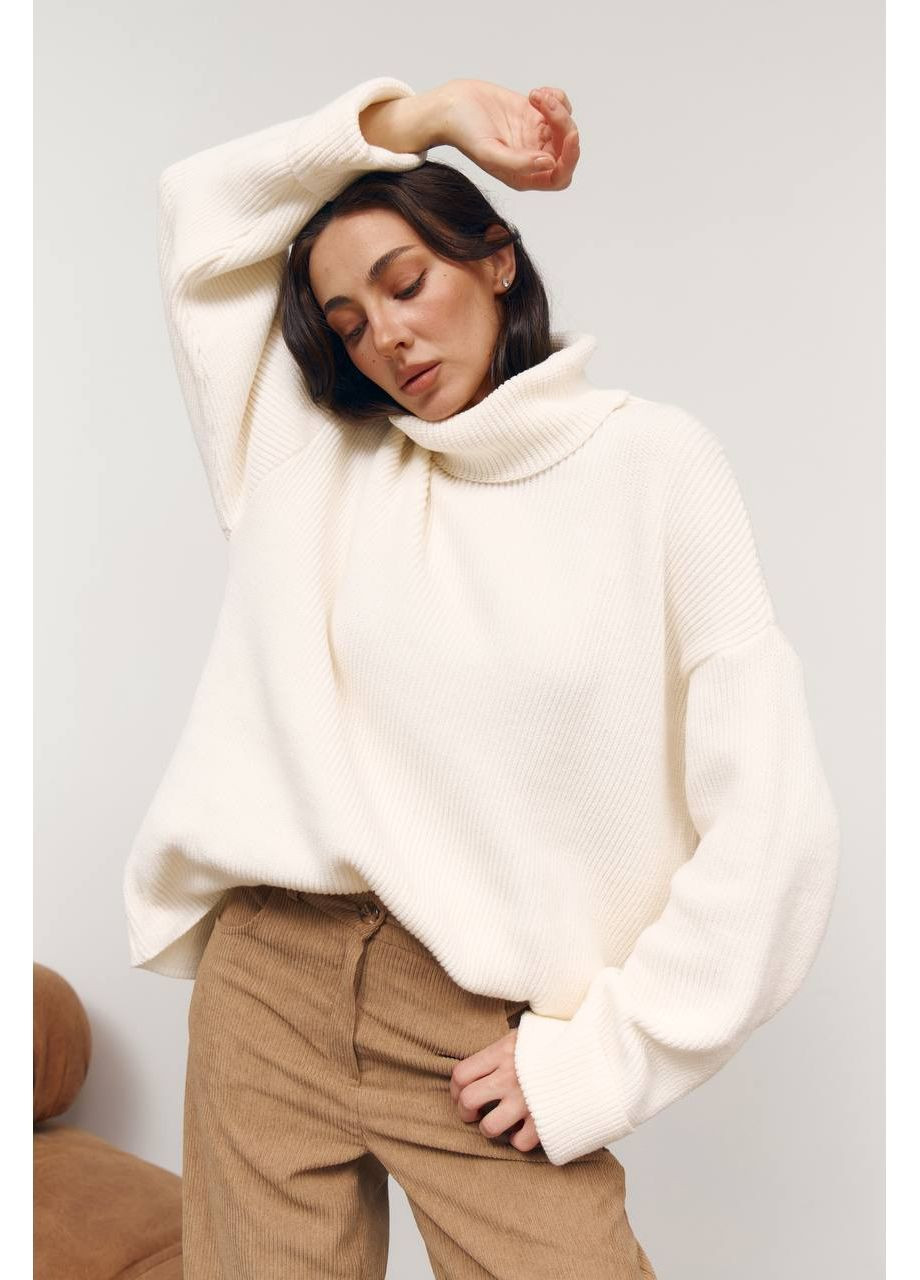 Молочний зимовий жіночий подовжений светр оверсайз з високою горловиною MonCher
