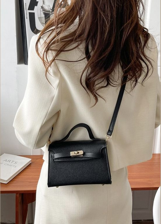 Жіноча сумка крос-боді на ремінці через плече чорна No Brand (296008173)