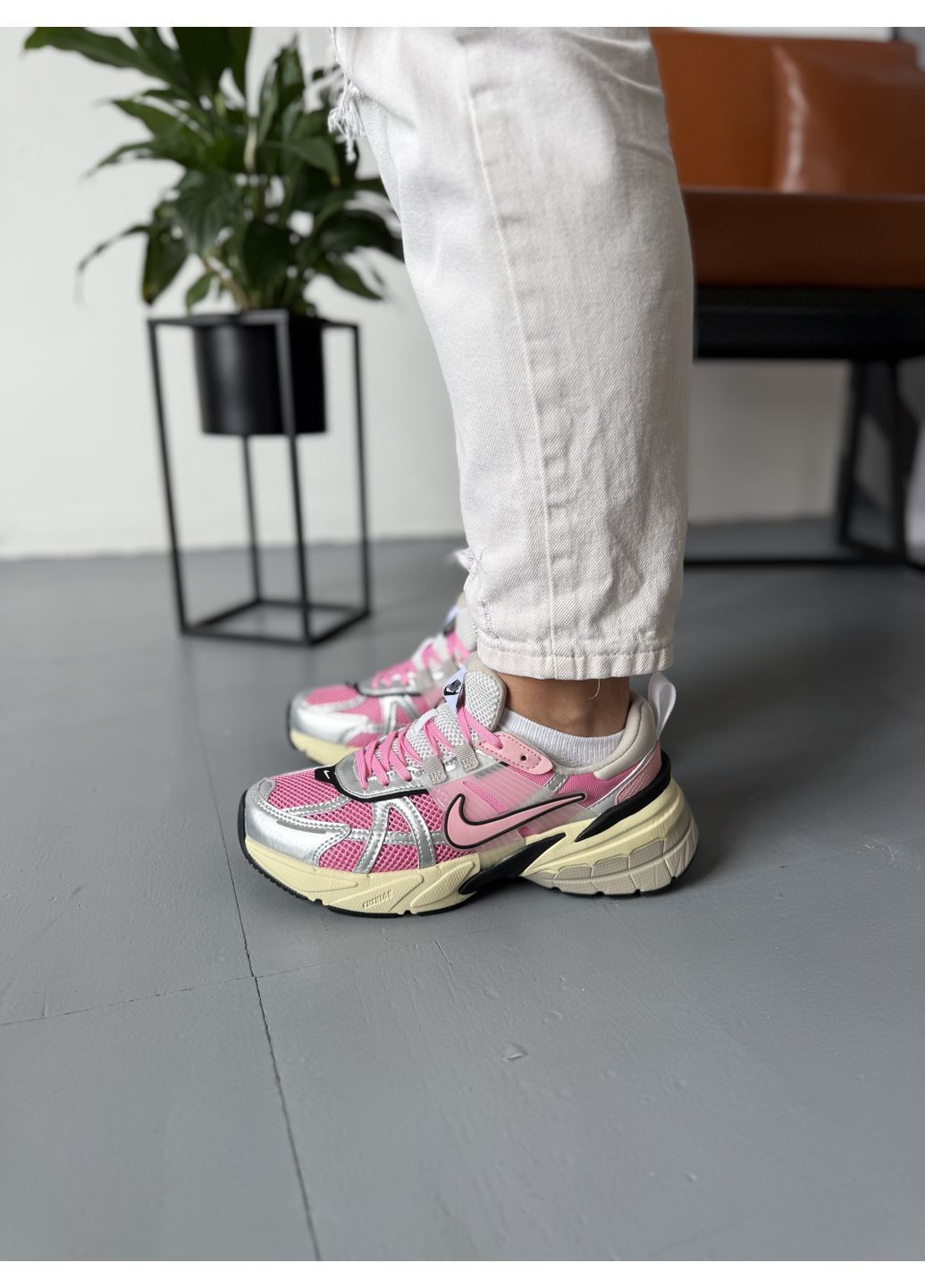 КРОСІВКИ ЖІНОЧІ NIKE V2K RUNTEKK PINK SILVER НАЙК В2К РАНТЕКК No Brand рожеві демісезони (367174626)