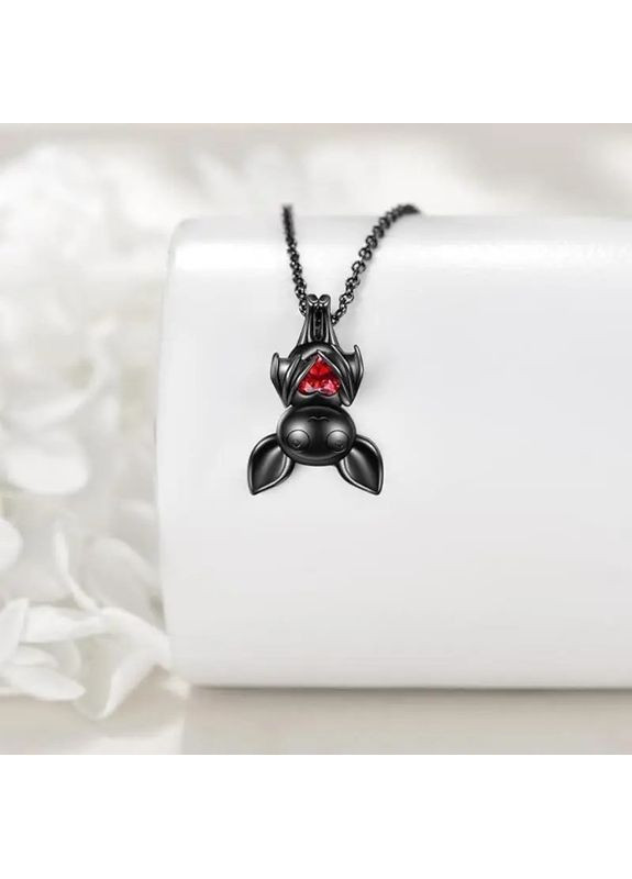 Чорний готичний кулон на ланцюжку у вигляді кажана з червоним серцем із фіаніту для жінок 2.9 см 45+5 см AurumLux305 Liresmina Jewelry (365777316)