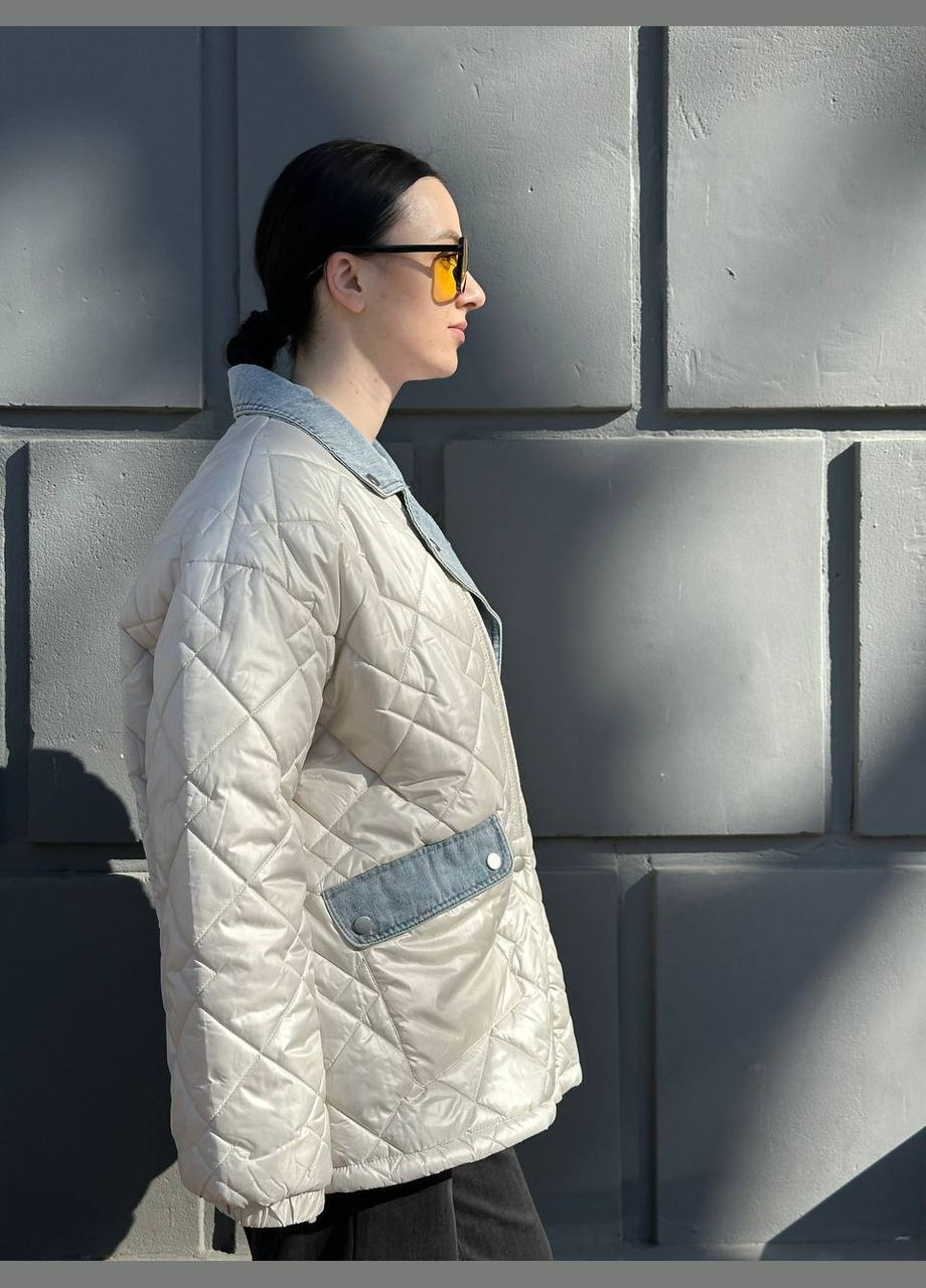 Молочна демісезонна куртка з джинсом Lara