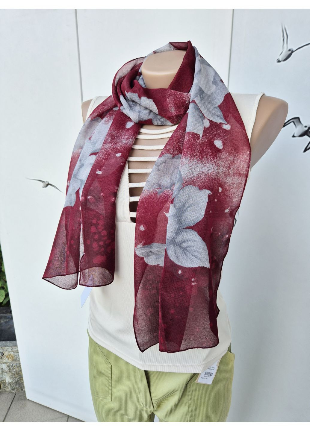 Шарф жіночий літо-весна-осінь у сірі квіти 152х34 см No Brand (361064663)