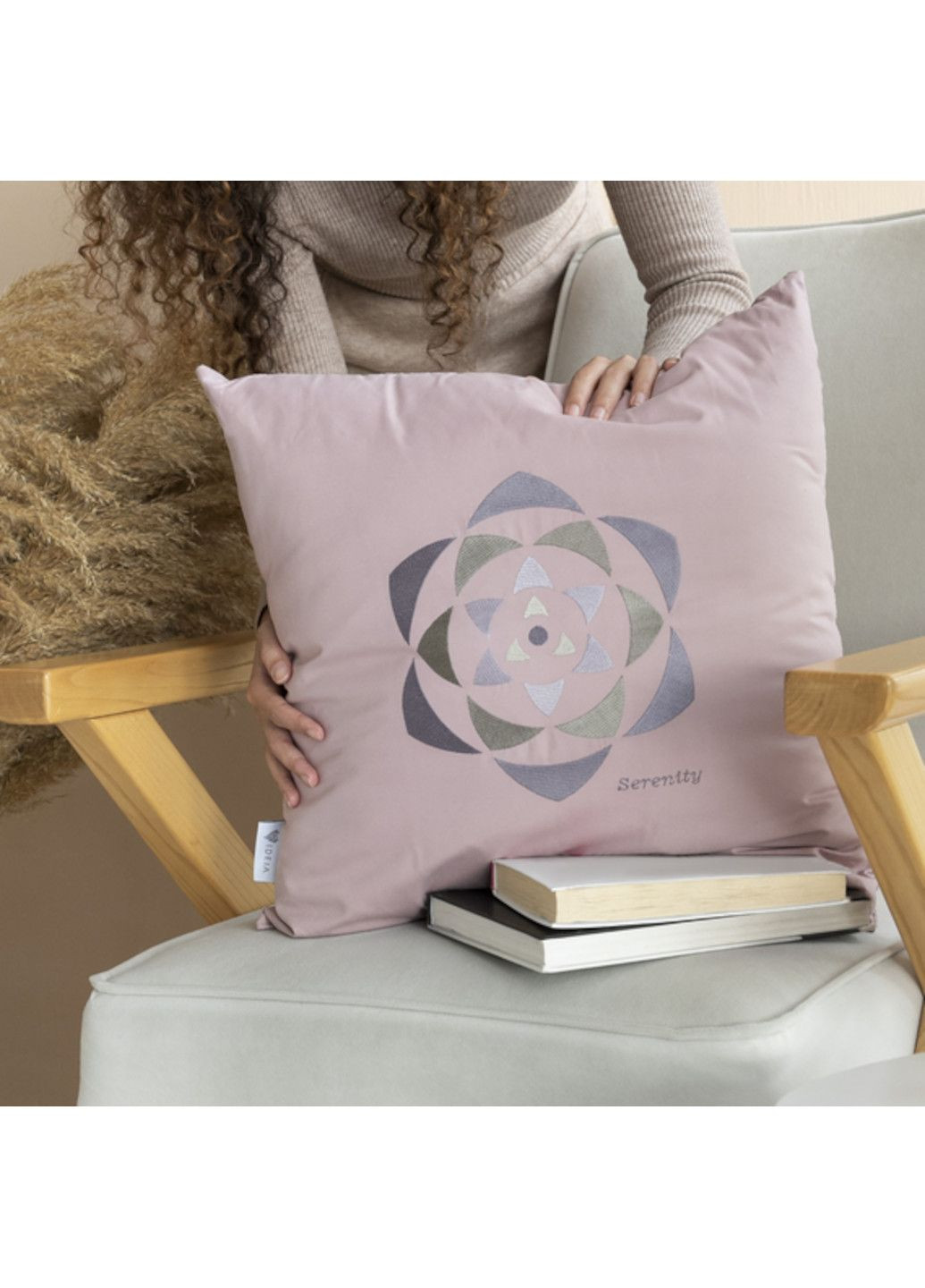 Подушка "Rain" 50х50 см з вишивкою (декоративна) IDEIA (332163790)