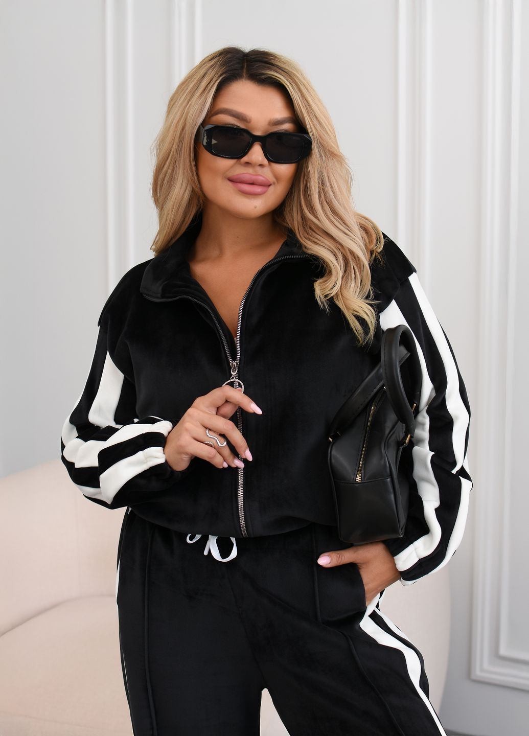 Оверсайз спортивний костюм жіночий демісезонний з велюра (кофта + штани) No Brand (363057608)