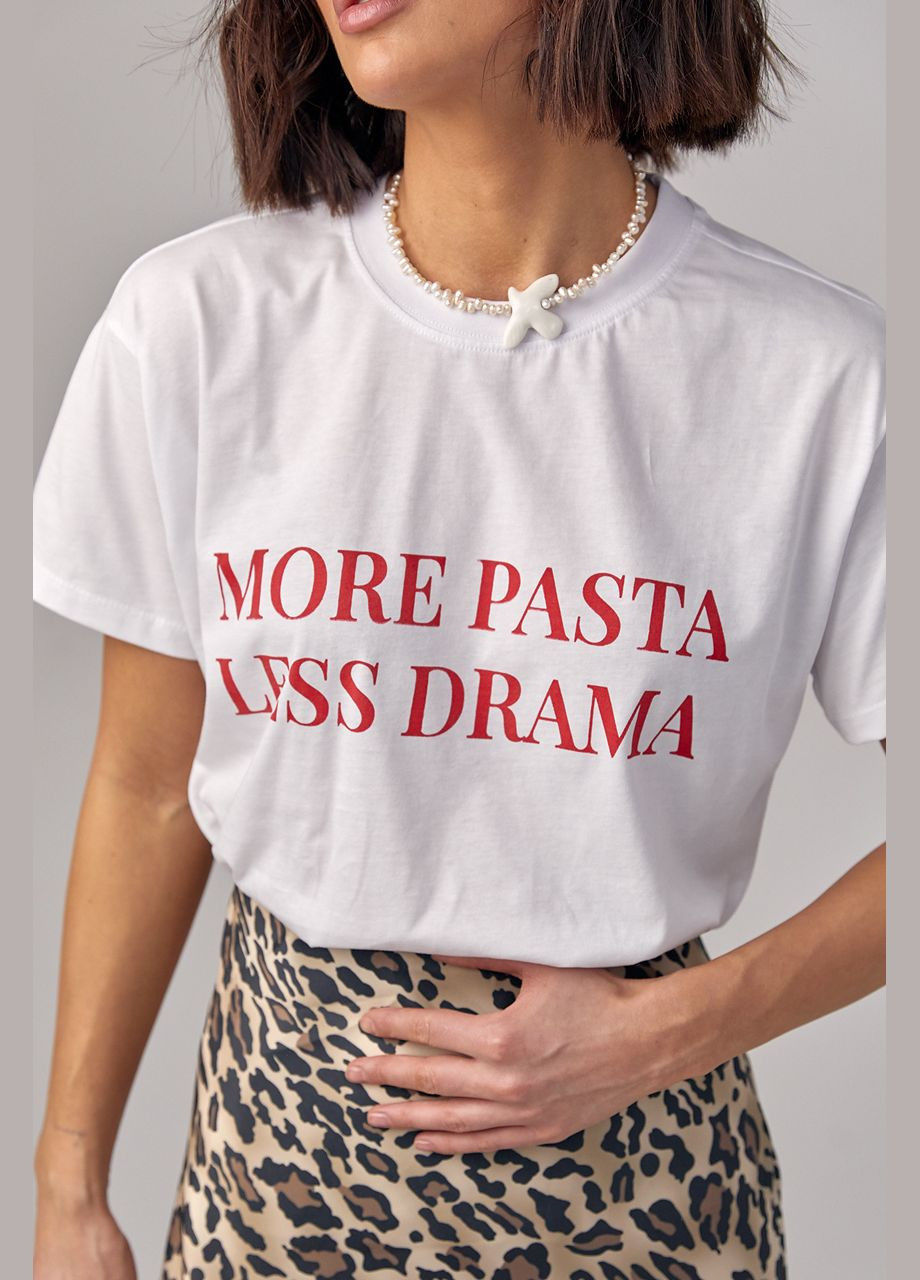 Красная летняя женская футболка с надписью more pasta less drama Lurex