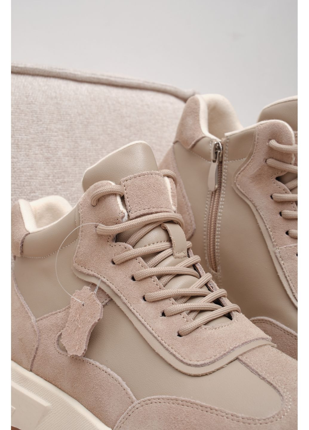 Высокие зимние кроссовки из светлой замши с кожаными вставками и боковой змейкой, стильная женская обувь PL PS светло-бежевые зима (364180182)