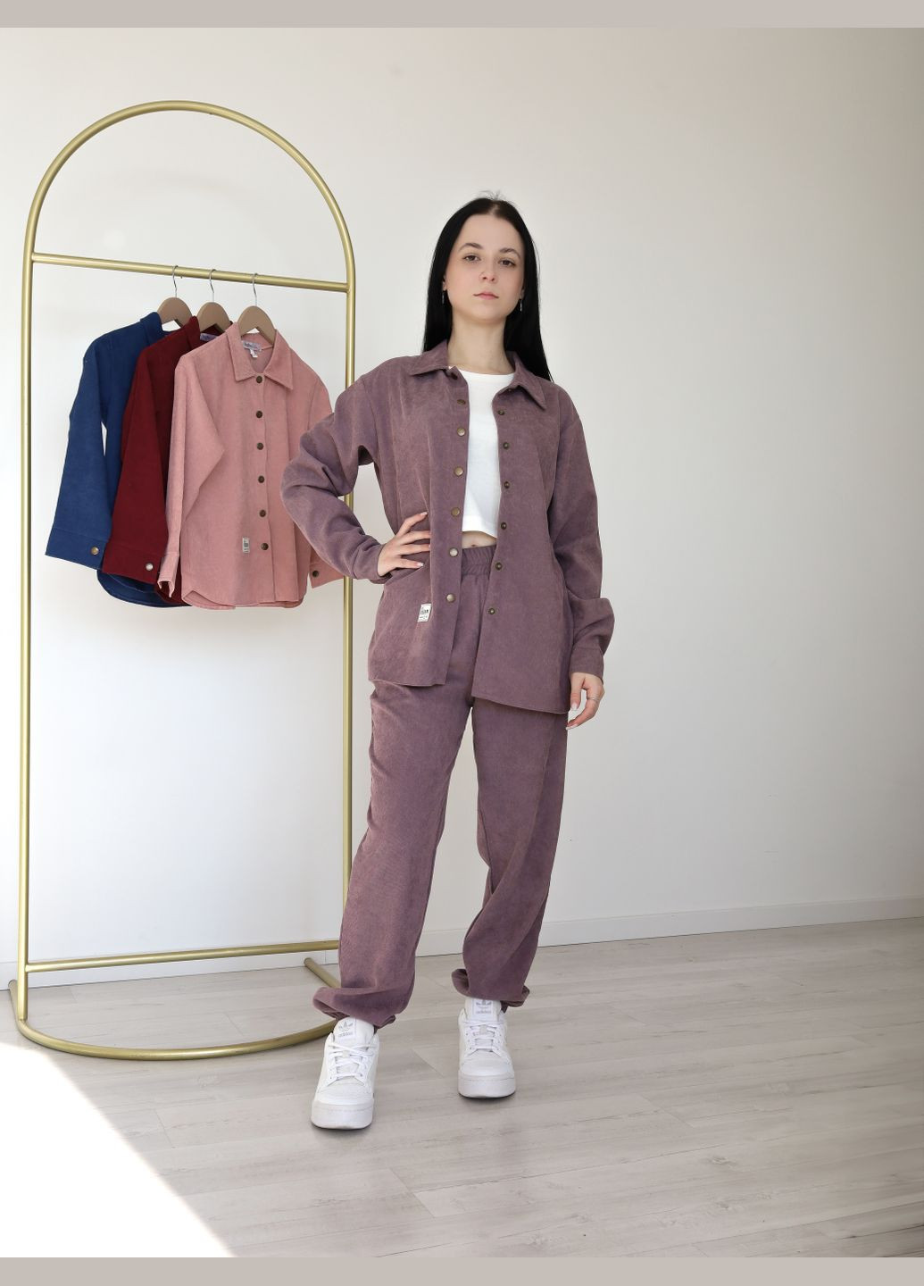 Светло-коричневый костюм 3 в 1 для девочки (рубашка, топ, джогеры) из микровельвета, 128-164 см. тройка No Brand