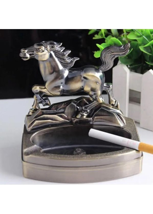 Попільничка для сигарет настільна металева з вбудованою запальничкою Біжучий кінь 12x8 см (2104618911) No Brand (372466632)