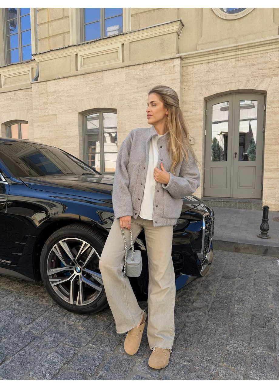 Серая демисезонная женский бомбер из мягкой фактурной ткани. No Brand