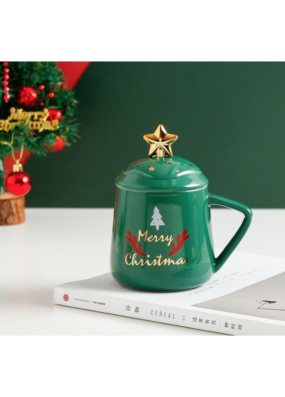 Кружка с крышкой и ложкой Золотая звезда Елка 5759 400 мл No Brand (348168659)