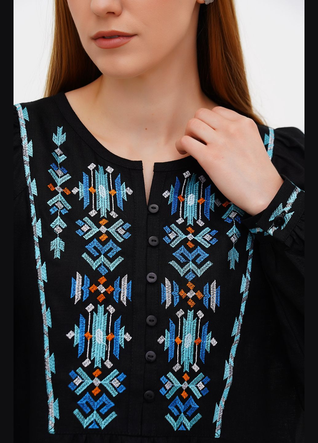 Чорна лляна жіноча вишиванка з об'ємними довгими рукавами та орнаментальною вишивкою ясколка., р., код 9334/48/284 ГАЛЕРЕЯ ЛЬОНУ