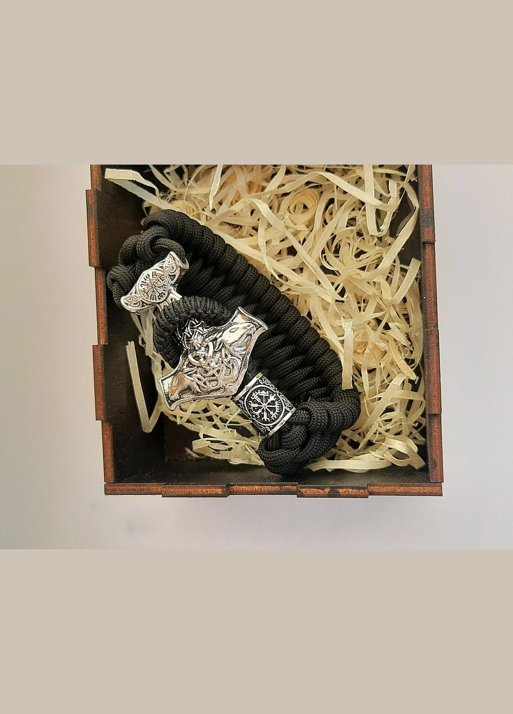 Браслет с Молотом Тора и руническим компасом из паракорда цвет плетения под заказ + брелок в подарок No Brand (341738818)