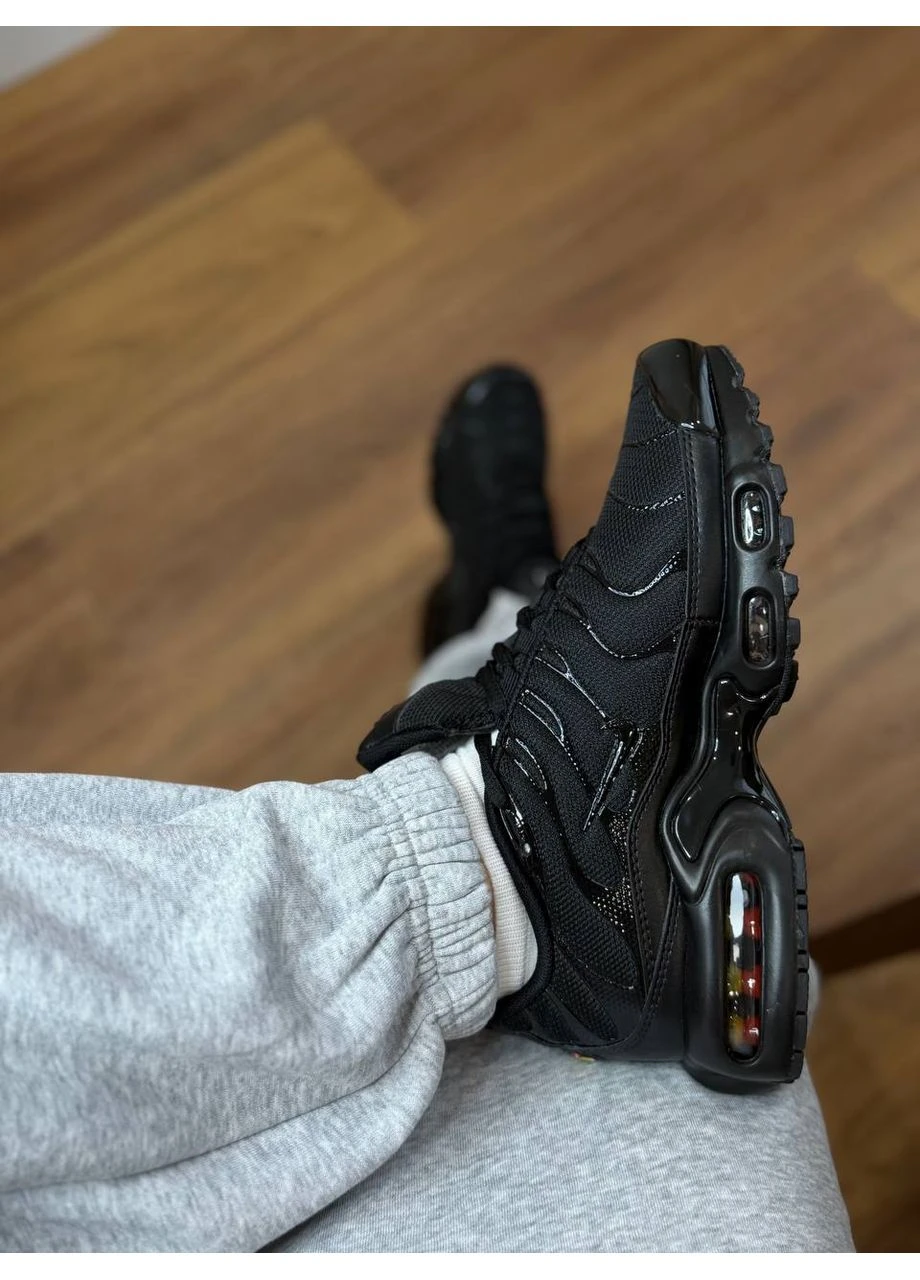 Чорні кросівки чоловічі nike air max plus tn black найк аір макс тн плюс чорні демісезон No Brand