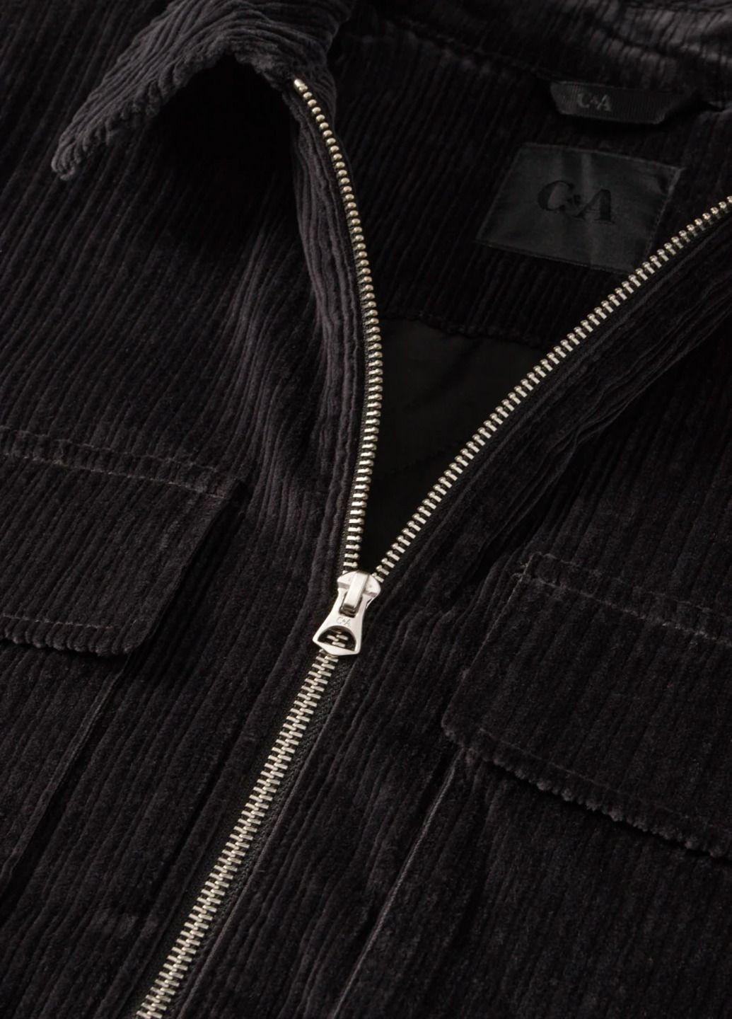 Чорна демісезонна куртка C&A